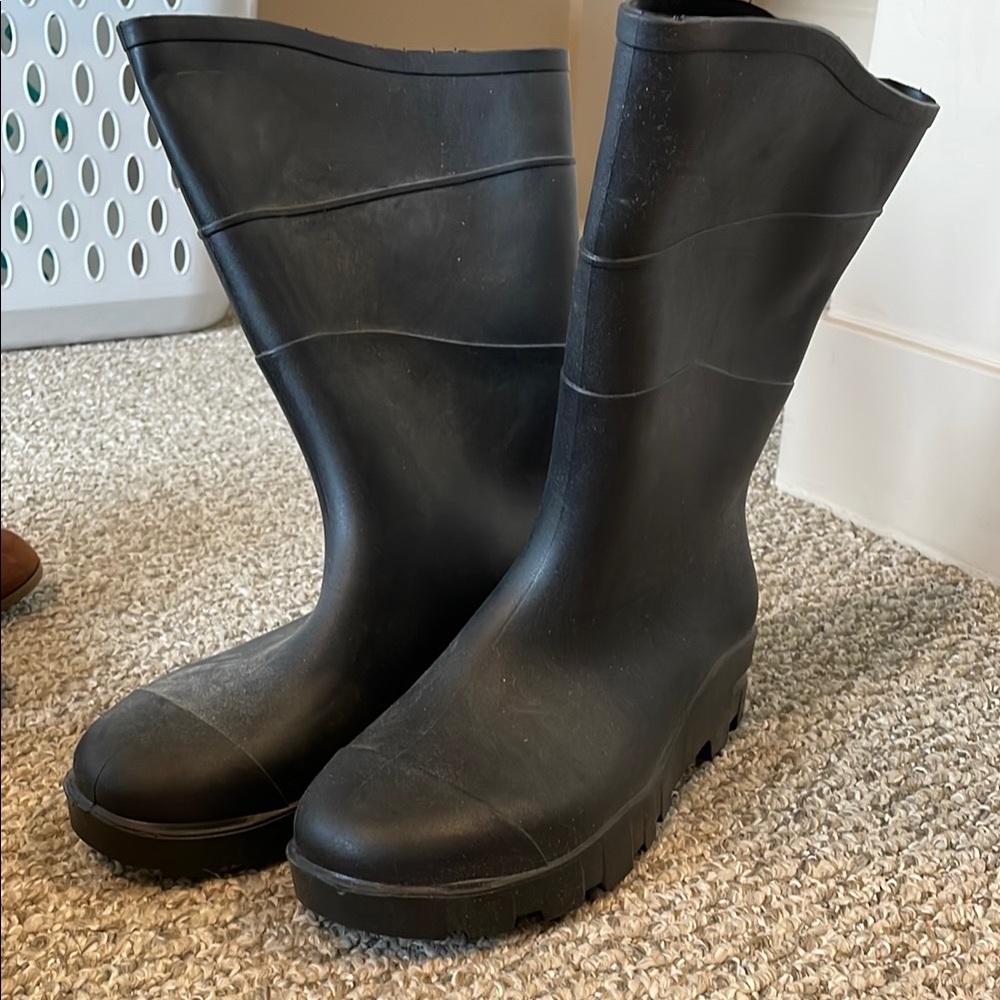 Black Rubber Boots